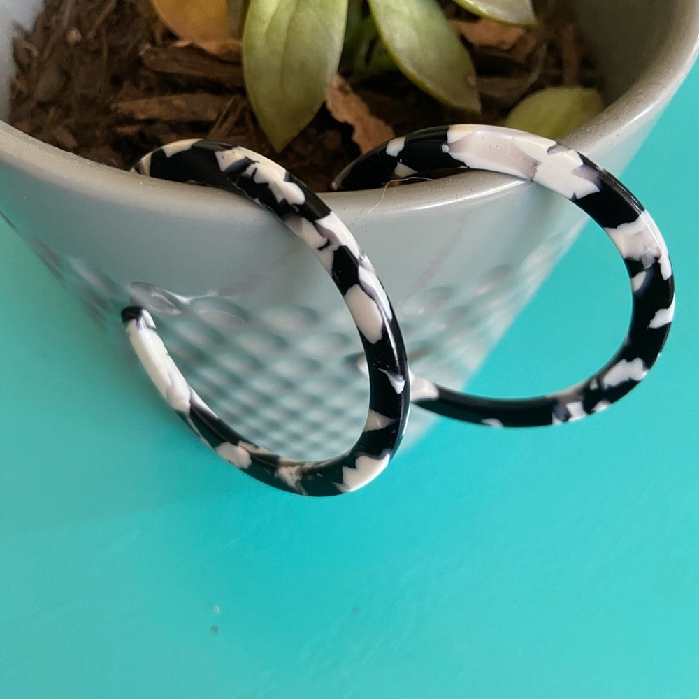 Marbled hoop earrings